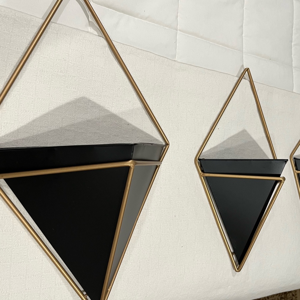 Set of 4 decorative wall hangings.  Black & brass tone lightweight metal.